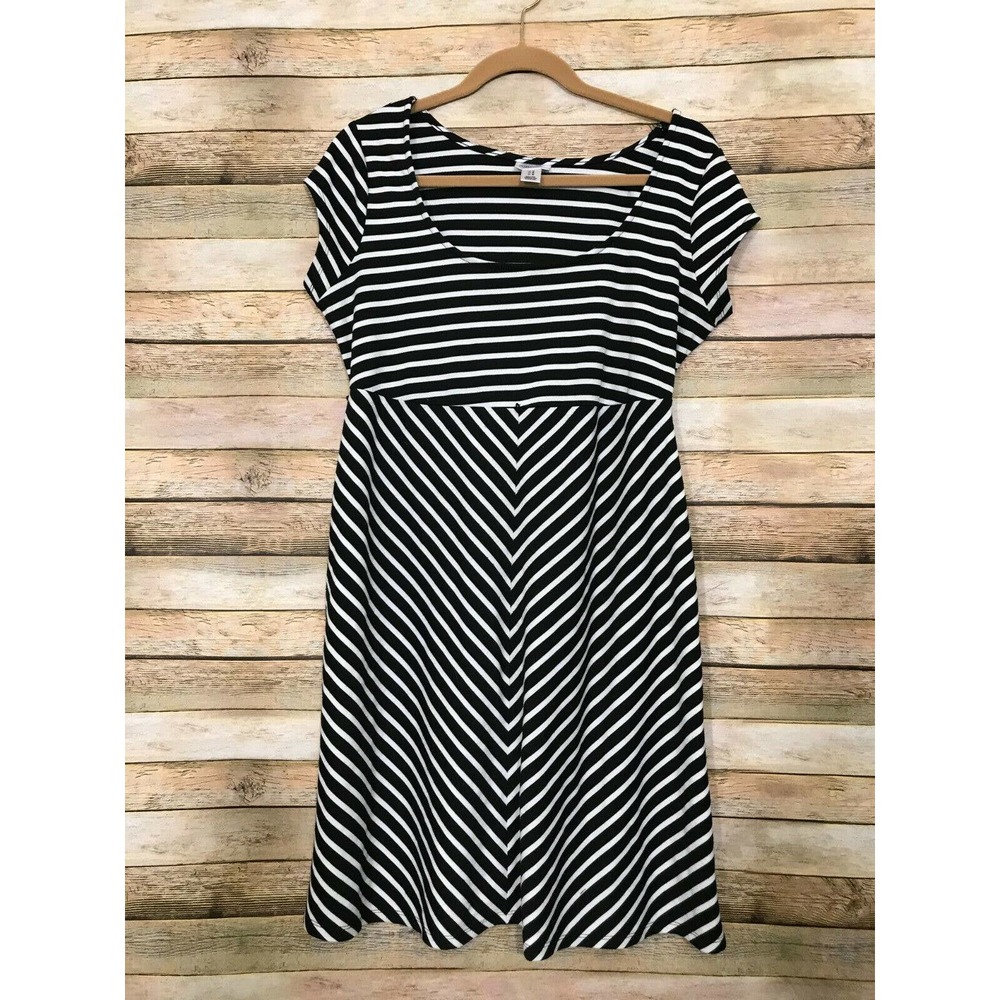 Motherhood Maternity B&W striped scoop neck dress